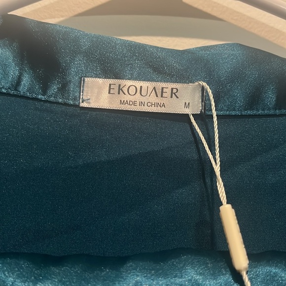 Womens Sleepwear Soft Satin Button Down Loungewear 2 Piece Pjs Shorts Sz M - Picture 3 of 7